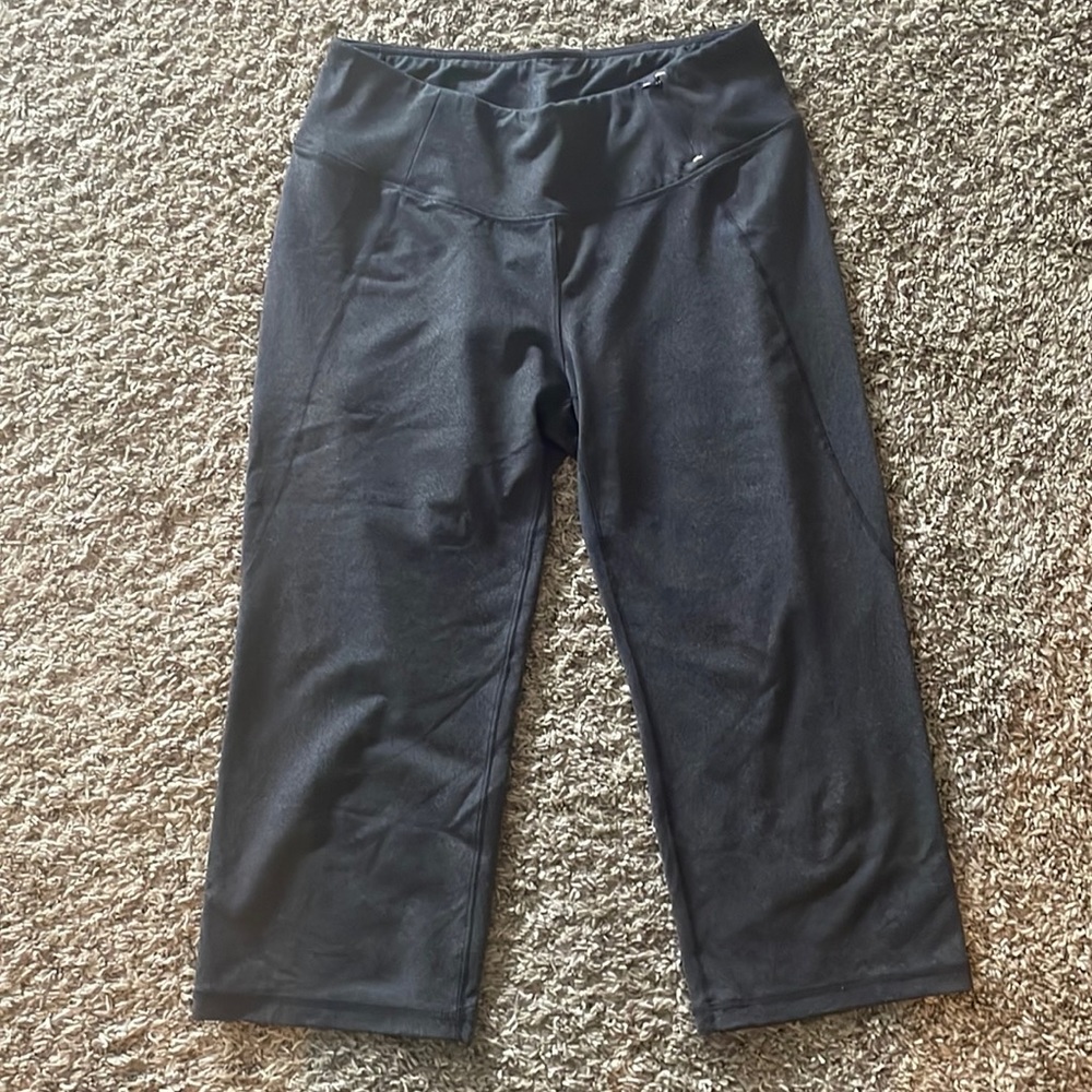 Charcoal gray capri leggings